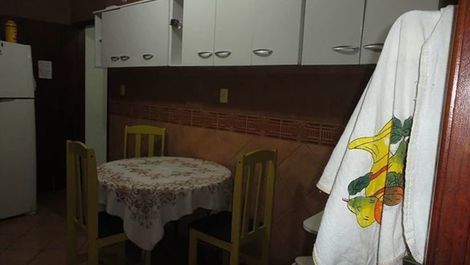 Casa mobiliada para na Atalaia, á 600 metros da praia.