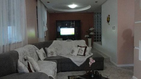 Furnished house for the season in PRAIA DE ARUANÃ in.