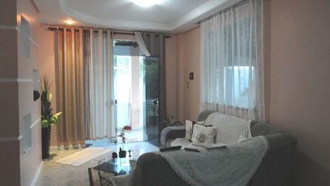 Furnished house for the season in PRAIA DE ARUANÃ in.