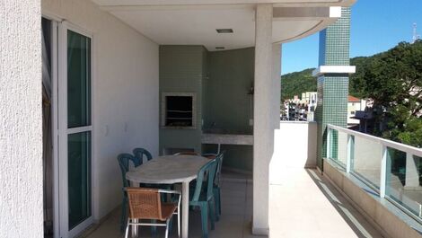 Cobertura no centro de Bombinhas