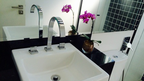 Luxuoso apartamento de 2 dorm. em Jurere