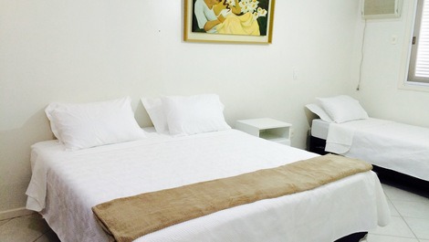 Casa 50m do mar - 17 PESSOAS - DISPONÍVEL CARNAVAL