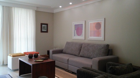 Luxuoso Apto com 3 Suítes ampla visão do mar!