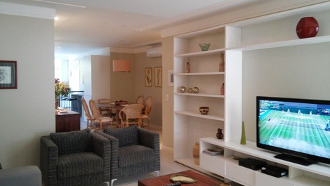 Luxuoso Apto com 3 Suítes ampla visão do mar!