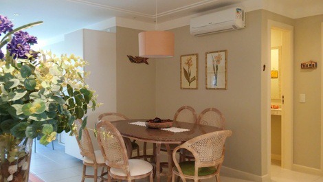 Luxuoso Apto com 3 Suítes ampla visão do mar!