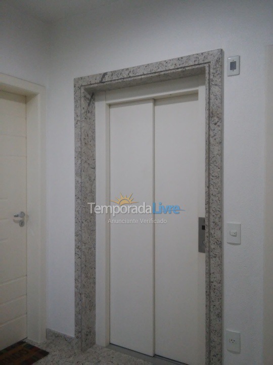 Apartamento para aluguel de temporada em Florianópolis (Cachoeira do Bom Jesus)