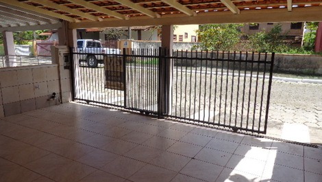 Estupendo pareado en sitio tranquilo de la Enseada, Ac en la suite, barbacoa