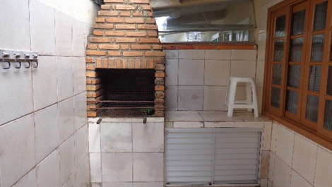 Estupendo pareado en sitio tranquilo de la Enseada, Ac en la suite, barbacoa