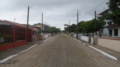 Estupendo pareado en sitio tranquilo de la Enseada, Ac en la suite, barbacoa