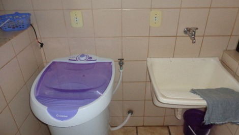 ÓTIMO APARTAMENTO A 70M DO MAR, AC, ÁGUA DE POÇO