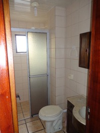 ÓTIMO APARTAMENTO A 70M DO MAR, AC, ÁGUA DE POÇO