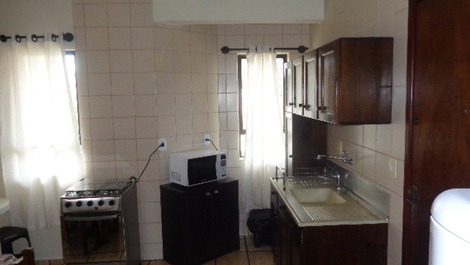 ÓTIMO APARTAMENTO A 70M DO MAR, AC, ÁGUA DE POÇO