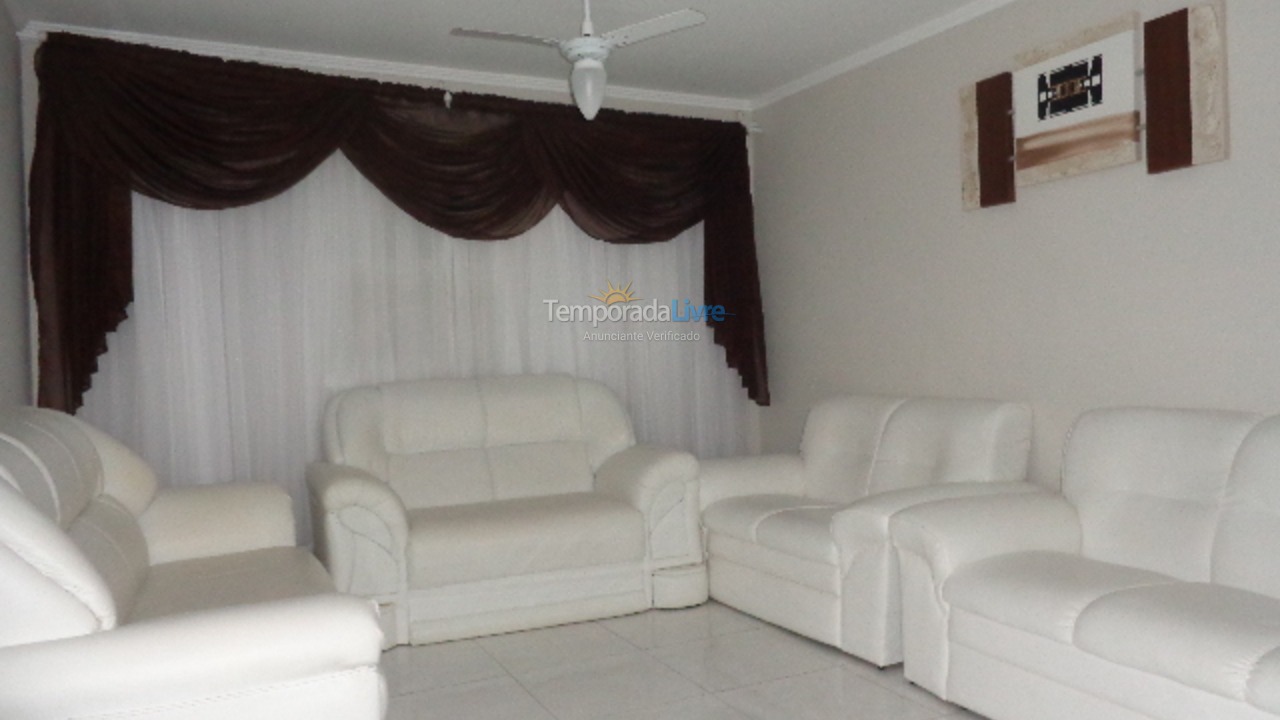 Casa para aluguel de temporada em São Francisco do Sul (Enseada)