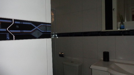 Linda casa térrea, aprox. 100m do mar 3 quartos com AC e Wi-fi