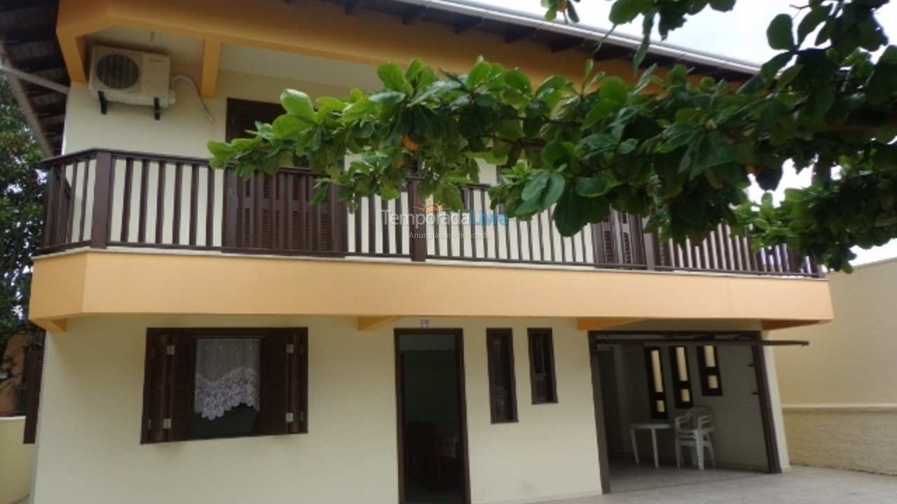 Casa para alquiler de vacaciones em Bombinhas (Praia de Bombas)