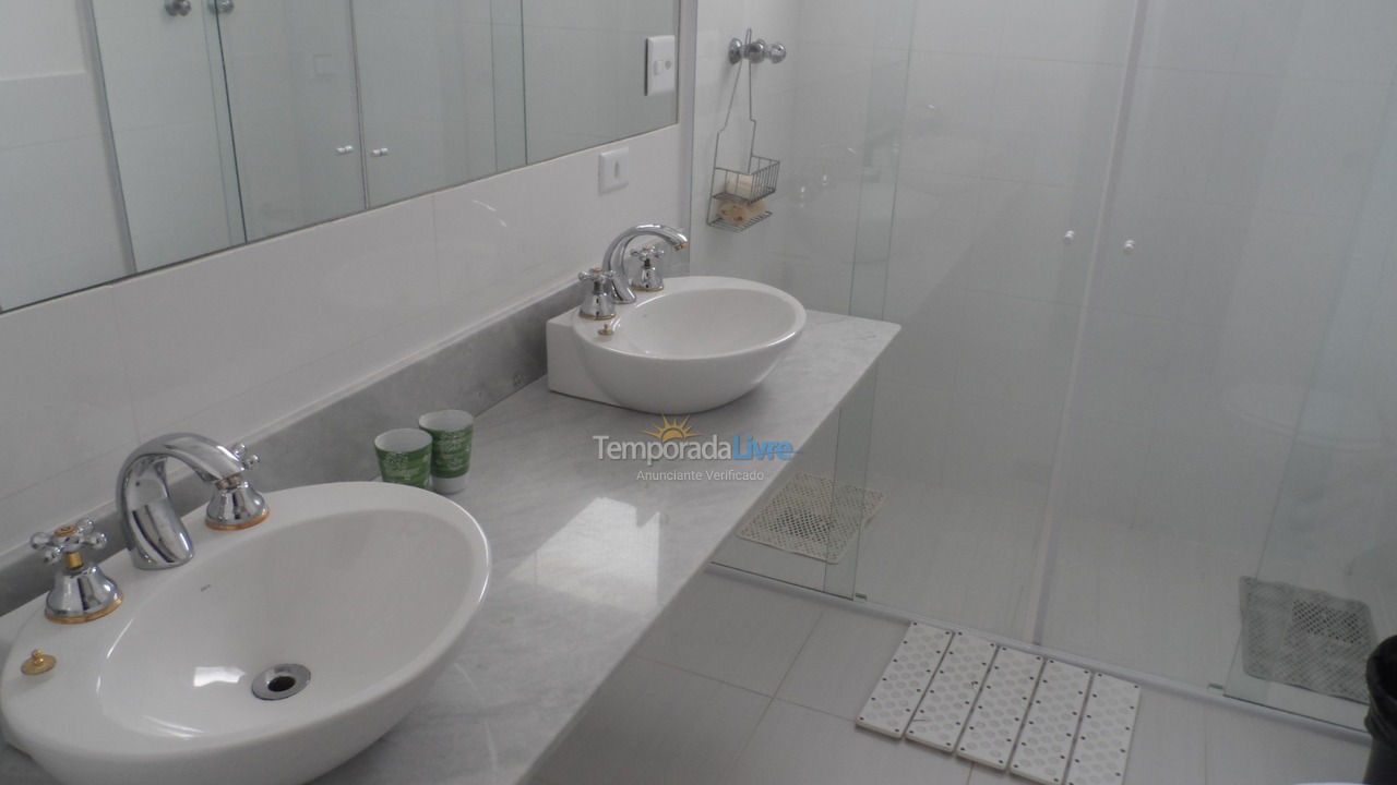 Apartamento para aluguel de temporada em Guarujá (Pitangueiras)