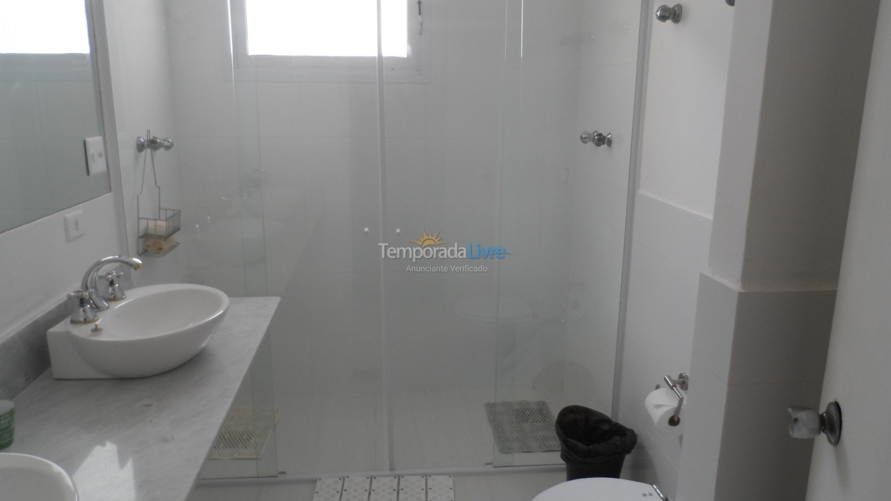 Apartamento para aluguel de temporada em Guarujá (Pitangueiras)