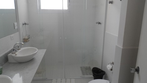 APARTAMENTO 4 QUARTOS FRENTE AO MAR PITANGUEIRAS, 10 PESSOAS, WIFI