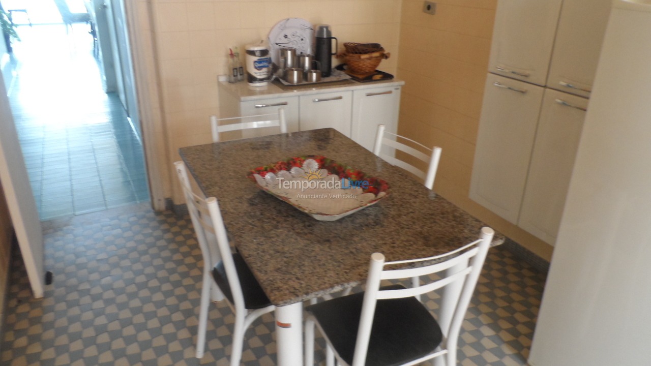 Apartamento para aluguel de temporada em Guarujá (Pitangueiras)