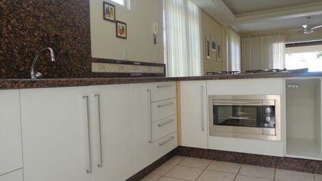 Comfortable house for 8 people 60 meters from the sea!