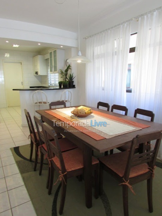 Apartment for vacation rental in Itapema (Meia Praia)