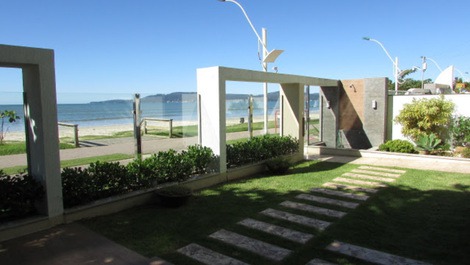 Ocean Front Condo Meia Praia Itapema