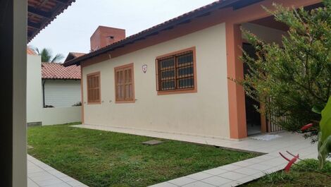 Casa con piscina en INGLÉS