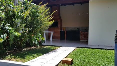 Casa con piscina en INGLÉS