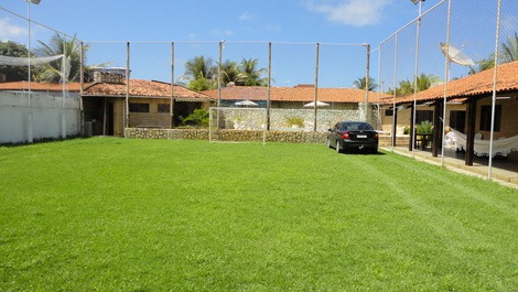 Campo de futebol c/ iluminação.