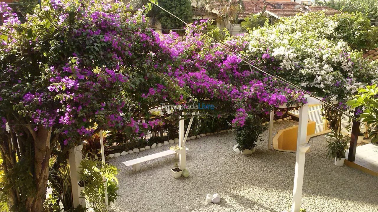 Casa para aluguel de temporada em Bombinhas (Praia de Bombas)
