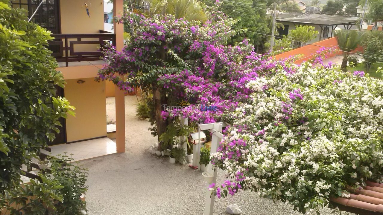 Casa para aluguel de temporada em Bombinhas (Praia de Bombas)