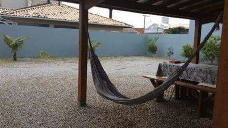 A casa com 4 quartos praia do ingleses. Alquiler Vacaciones