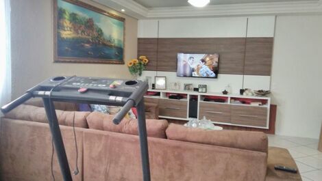 ÓTIMA CASA 2 ANDARES C PISCINA P 12 PESSOAS A 500M DO MAR DOS INGLESES