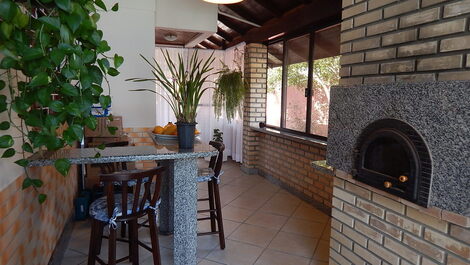 HOUSE WITH SWIMMING POOL ON THE BEACH OF ENGLISH