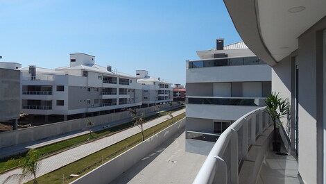 APARTAMENTO 3 QUARTOS NOS INGLESES, COM PISCINA e QUADRA DE TENIS