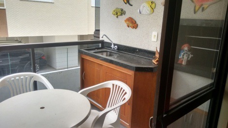 Apt of 02 dormitories being a suite one block from the sea.