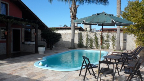 ÓTIMA CASA 2 ANDARES C PISCINA P 12 PESSOAS A 500M DO MAR DOS INGLESES