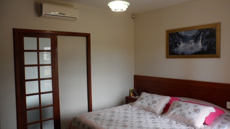 ÓTIMA CASA 2 ANDARES C PISCINA P 12 PESSOAS A 500M DO MAR DOS INGLESES