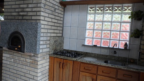 ÓTIMA CASA 2 ANDARES C PISCINA P 12 PESSOAS A 500M DO MAR DOS INGLESES