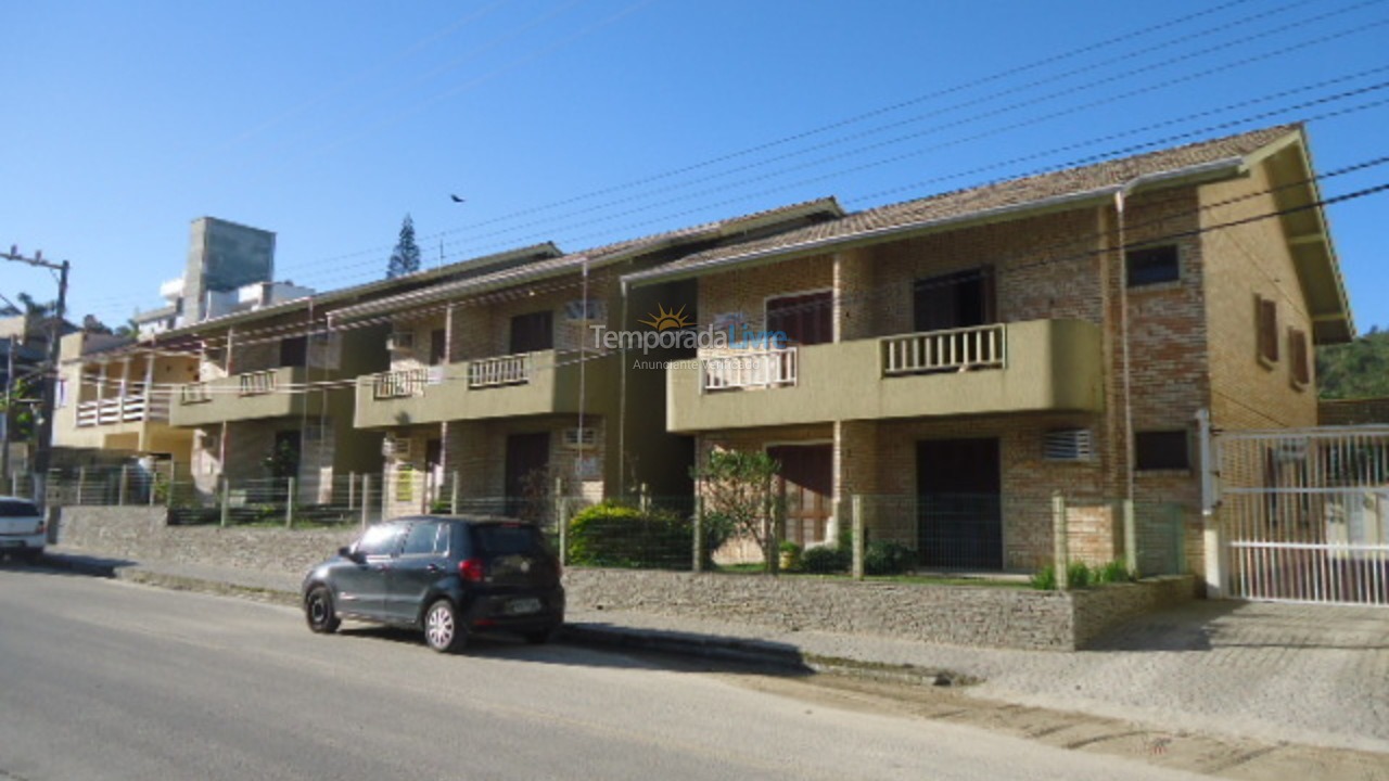 Apartamento para aluguel de temporada em Bombinhas (Praia de Quatro Ilhas)