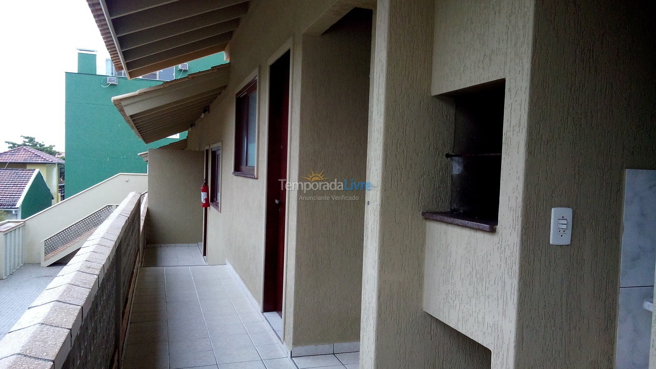 Apartamento para aluguel de temporada em Bombinhas (Praia de Quatro Ilhas)