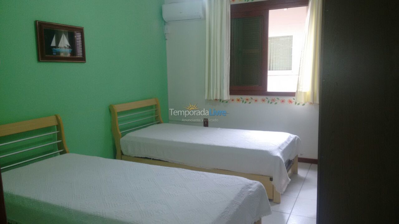 Apartamento para aluguel de temporada em Bombinhas (Praia de Quatro Ilhas)