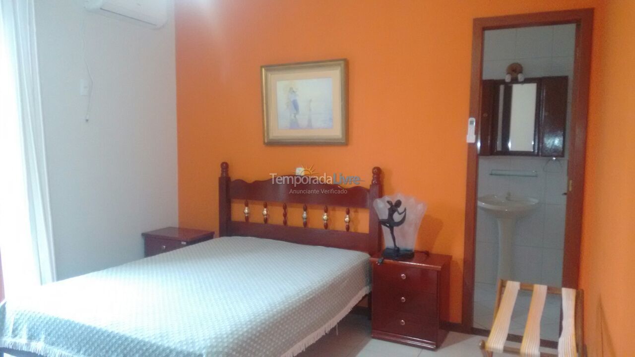 Apartamento para aluguel de temporada em Bombinhas (Praia de Quatro Ilhas)