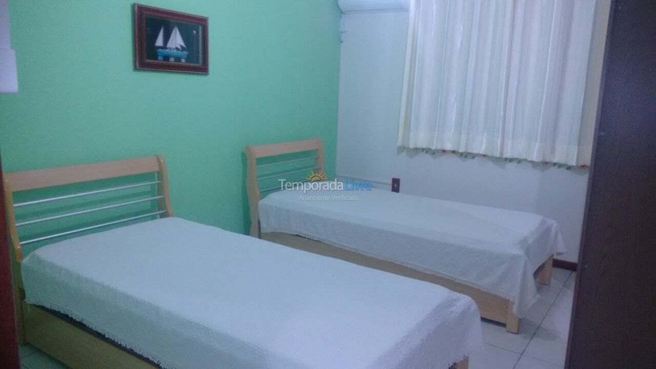 Apartamento para aluguel de temporada em Bombinhas (Praia de Quatro Ilhas)