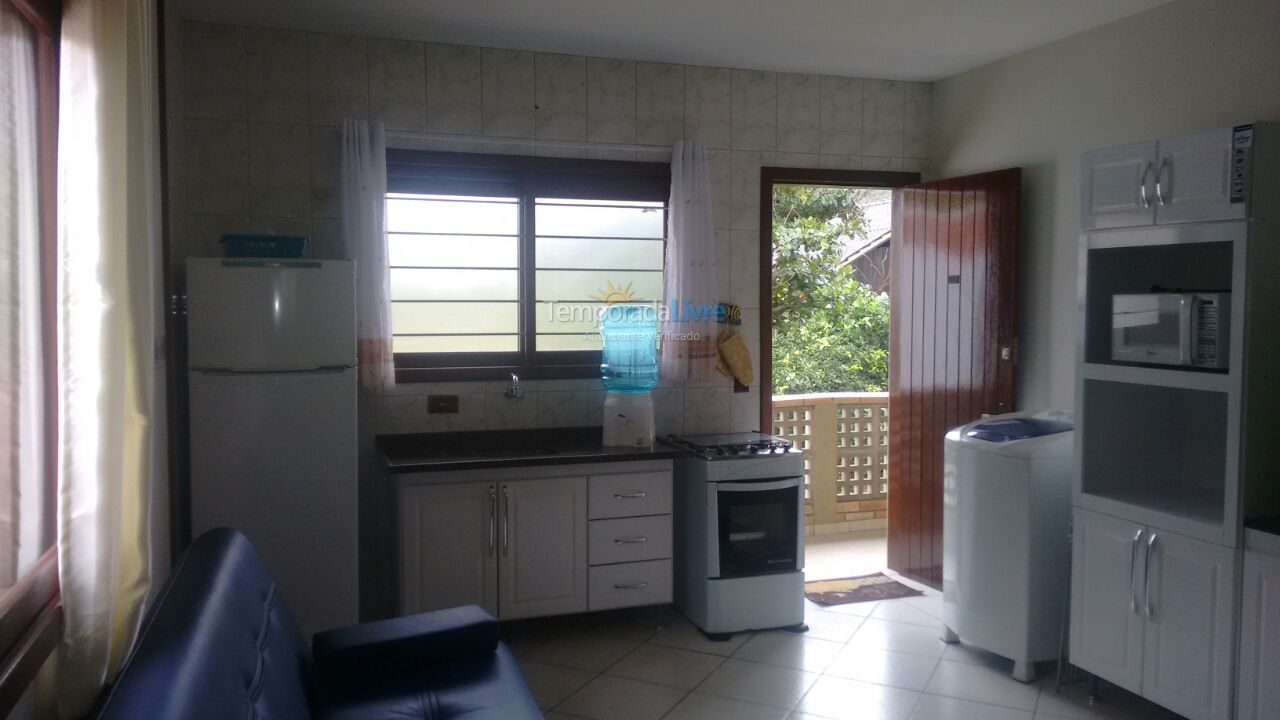 Apartamento para aluguel de temporada em Bombinhas (Praia de Quatro Ilhas)