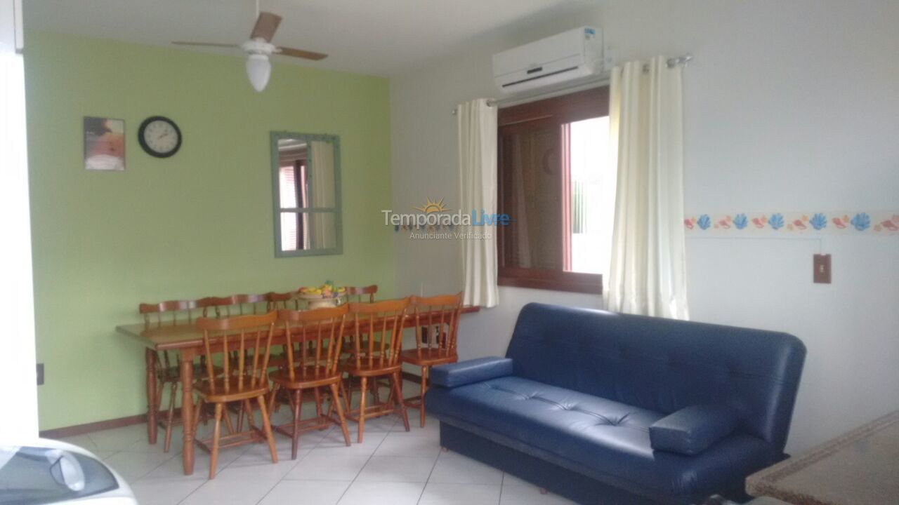 Apartamento para aluguel de temporada em Bombinhas (Praia de Quatro Ilhas)