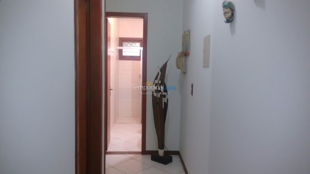 Apartamento para aluguel de temporada em Bombinhas (Praia de Quatro Ilhas)