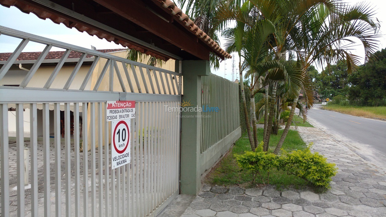 Casa para alquiler de vacaciones em Matinhos (Flamingo)