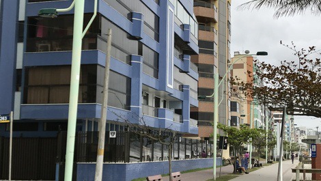 fachada do edificio frente para a praia