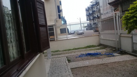 House on the court of the sea 30 meters from the beach in half beach itapema sc